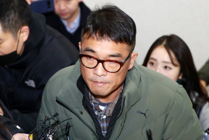 가수 김건모가 3년 만에 성폭행 혐의를 벗었다. 사진은 지난 2020년 1월15일 오전 서울 강남경찰서에 피고소인 조사를 받기 위해 출석한 가수 김건모. /사진=뉴스1