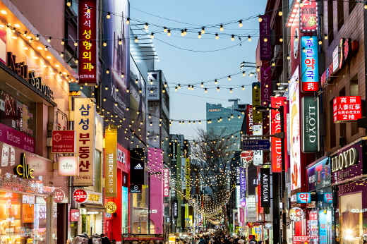 서울 명동의 임대료는 ㎡당 연간 5973유로(약 833만원)로 조사돼 1년 전과 비교하면 15%가 하락했다. /사진=이미지투데이