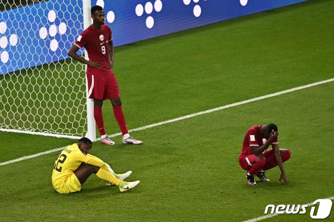 개최국 카타르가 2022 카타르 월드컵에서 가장 먼저 조별리그 탈락한 팀이 됐다. ⓒ AFP=뉴스1