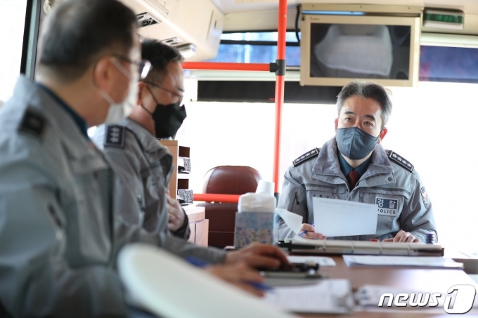 윤희근 경찰청장이 27일 오전 수도권 최대 컨테이너 물류기지인 의왕ICD를 