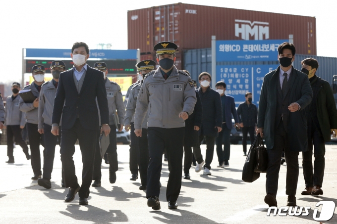 [뉴스1 PICK]화물연대 총파업 나흘째… 내일 노정 첫 교섭