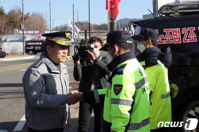 [뉴스1 PICK]화물연대 총파업 나흘째… 내일 노정 첫 교섭