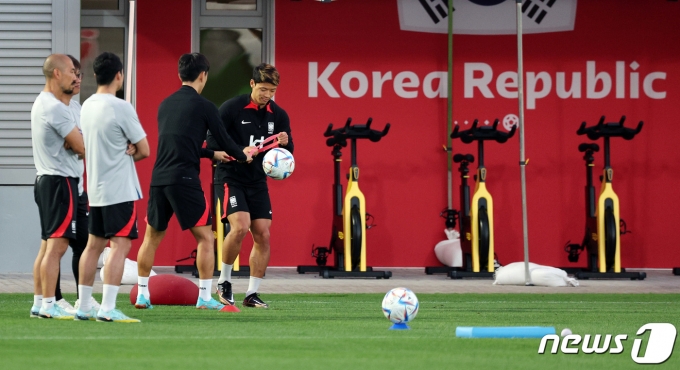 [사진] 훈련 이어가는 황희찬