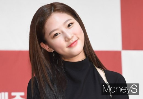 배우 김새론이 소속사와 결별했다. 사진은 지난 2019년 10월10일 서울 구로구 신도림동 라마다 서울 신도림 호텔에서 열린 TV조선 특별기획 드라마 '레버리지 : 사기조작단' 제작발표회에 참석한 김새론. /사진=장동규 기자