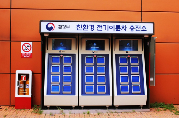배달 라이더들이 배터리를 교환할 수 있는 BSS /사진제공=디앤에이모터스