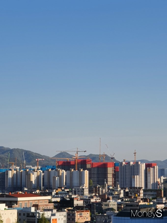12월중 광주에서는 191가구가 분양될 예정이어서 전국에서 가장 적은 물량이 공급될 것으로 나타났다.광주광역시 동구 전경/사진=머니S DB.