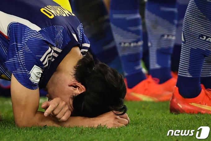 미나미노 타쿠미 일본 축구대표팀 선수가 6일(현지시간) 카타르 도하 알자누브 스타디움에서 크로아티아와 경기에서 승부차기 1-3 패배한데 대해 슬퍼하고 있다. 2022.12.06 ⓒ AFP=뉴스1 ⓒ News1 정윤미 기자