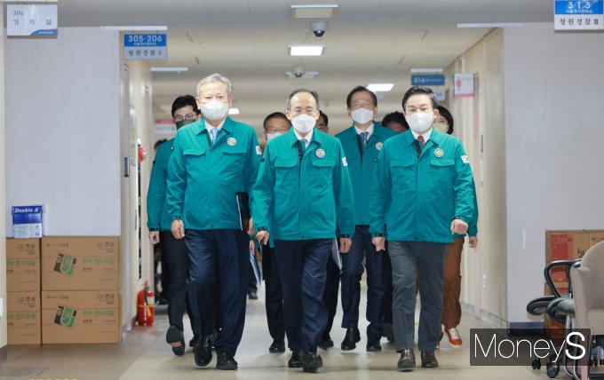 [머니S포토] 정부, 철강·석유화학 분야 '업무개시명령'