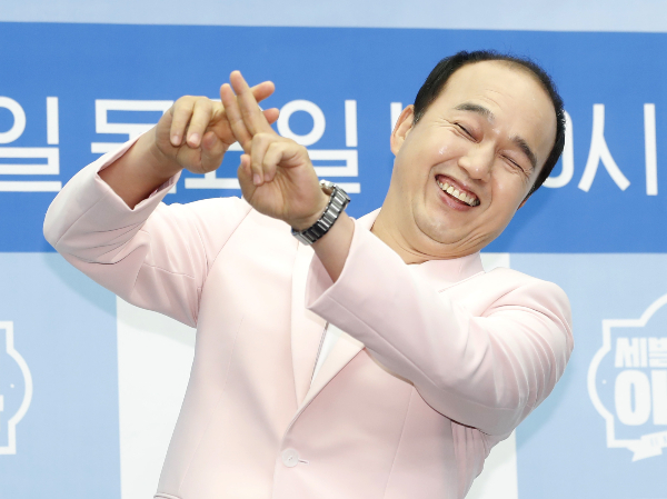 배우 김광규가 서울 소재 아파트를 갖고 싶다고 전했다. 사진은 지난 2019년 7월11일 서울 상암동 스탠포드 호텔에서 열린 MBC에브리원 '세빌리아의 이발사'의 제작발표회에 참석해 포즈를 취한 김광규. /사진=뉴스1