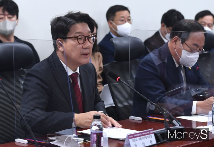 권성동 강원도국회의원협의회 회장이 10일 오전 서울 여의도 국회 의원회관에서 열린 강원도·국회의원협의회 국비확보 대책 간담회에서 모두발언을 하고 있다. /사진=장동규 기자
