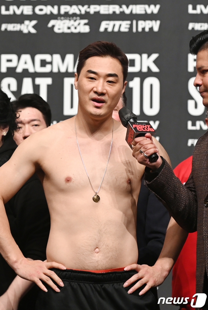 [사진] 각오 밝히는 유대경