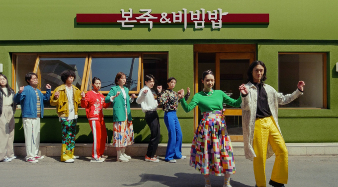 캐주얼 다이닝 레스토랑 본죽&비빔밥이 광고 캠페인 '조선 샐러드'편으로, 2022 대한민국 디지털 광고 대상에서 '크리에이티브 디지털 영상' 부문 은상을 수상했다.(본아이에프 제공)