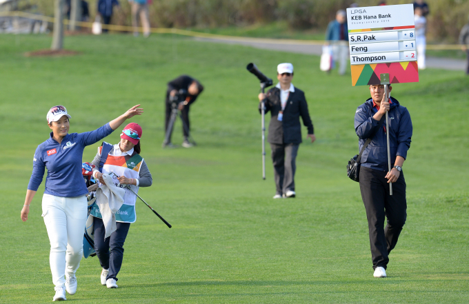 지난 1997년 LPGA 퀄리파잉 스쿨 수석을 차지한 박세리. 사진은 지난 2016년 박세리가 자신의 은퇴 경기인 LPGA KEB하나은행 챔피언십에서 갤러리를 향해 손을 흔들고 있다. /사진= 뉴스1