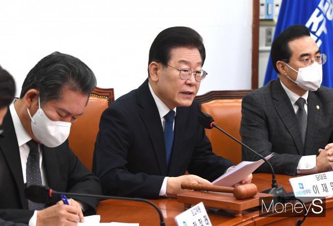 [머니S포토] 민주당 최고위원회의, 발언하는 이재명 대표