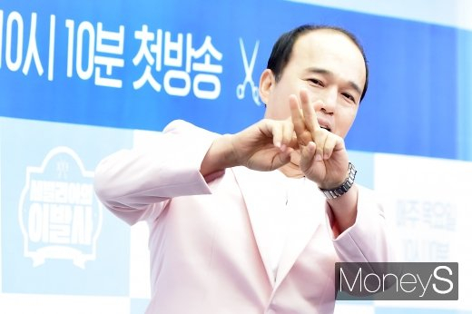  배우 김광규가 아픈 과거사를 고백했다. 사진은 지난 2019년 11월 서울 마포구 상암 스탠포드 호텔에서 진행된 MBC에브리원 예능프로그램 ‘세빌리아의 이발사'(연출 김동호) 제작발표회에 참석한 배우 김광규. /사진=임한별 기자