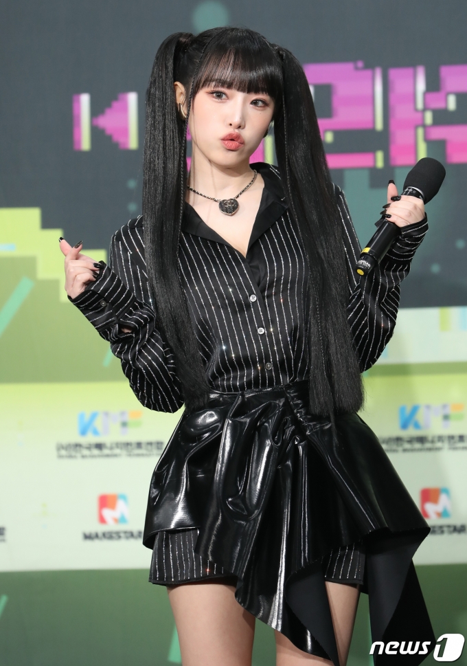 [사진] 최예나, 키스를 부르는 통통 입술