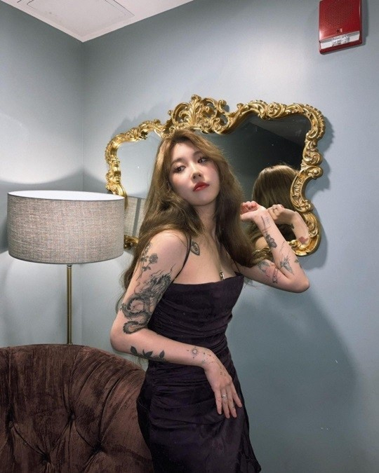 가수 백예린이 자신의 타투를 지적하는 악플러에 쿨하게 대응했다. /사진=백예린 인스타그램