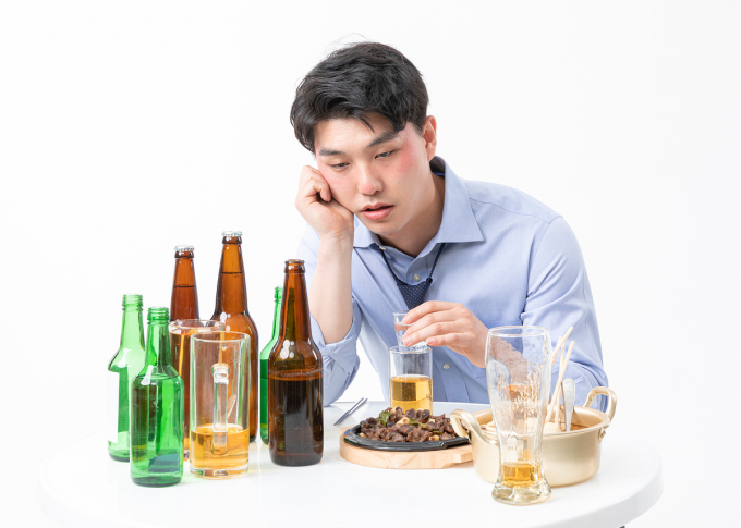 만취한 행인을 상대로 호객해 1억원 상당을 카드로 결제한 술집 주인이 구속됐다. 사진은 기사 내용과 무관. /사진=이미지투데이