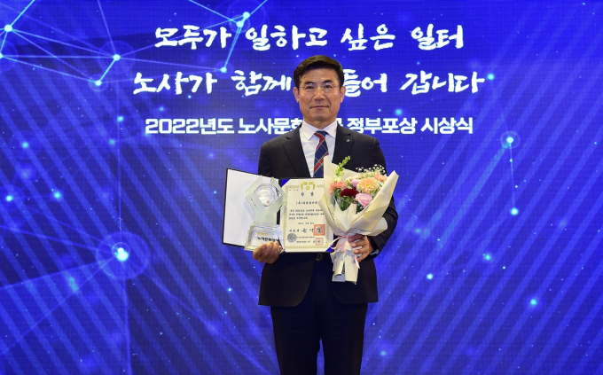 2022년 노사문화대상 대통령상을 수상한 이석근 대유에이피 대표이사. / 사진=대유에이피