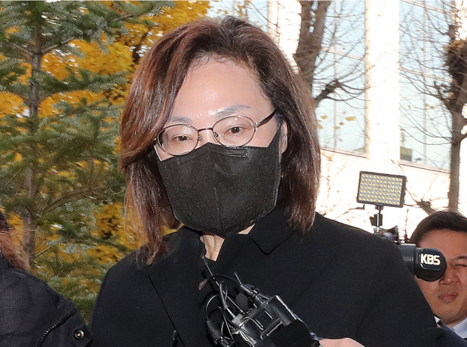 이태원 참사 부실 대응에 대한 책임으로 구속영장이 청구된 박희영 용산구청장이 신종 코로나바이러스 감염증(코로나19)에 확진돼 영장실질심사가 연기됐다. 사진은 지난달 18일 경찰청 특수본에 소환된 박 구청장. /사진=뉴스1