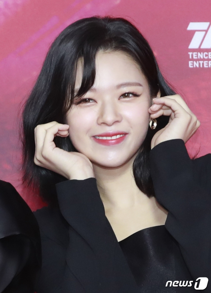 트와이스(TWICE) 정연이 30일 오후 서울 고척스카이돔에서 열린 ‘2020 하이원 서울가요대상’ 레드카펫 행사에 참석해 포즈를 취하고 있다. 2020.1.30/뉴스1 ⓒ News1 권현진 기자