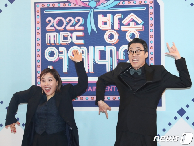 [사진] 신봉선·이윤석 '복면가왕' 사랑해 주세요