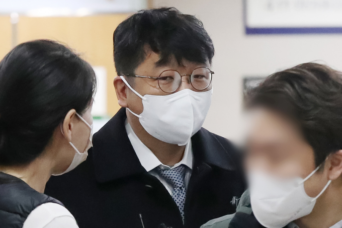 이정훈 빗썸홀딩스 의장이 3일 열린 1100억원대 코인 상장 사기 혐의 1심 공판에서 무죄를 선고받았다. 사진은 이날 오후 서울중앙지법에서 열린 1심 선고공판에 출석한 이 전 의장. /사진=뉴스1