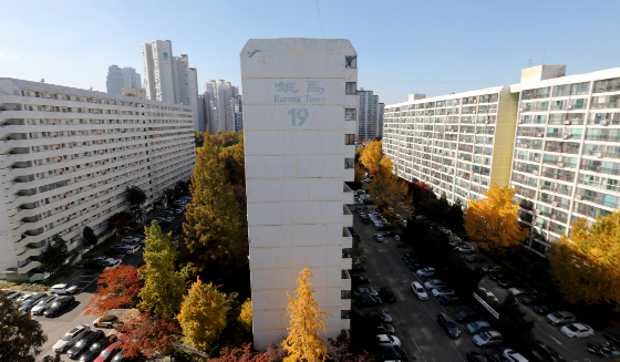 수도권 광역급행철도(GTX)-C 노선의 은마 통과 설계 시 예산 250억원이 더 든다는 한국터널기술협회의 분석이 나왔다. 하지만 국토교통부는 GTX-C 노선이 삼성-양재 구간을 직선 연결하는 것은 기술적으로 불가하다는 입장을 밝혔다. /사진=뉴스1