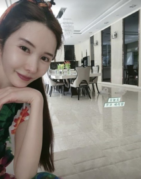 신주아가 궁전급 저택을 공개했다./사진=신주아 SNS