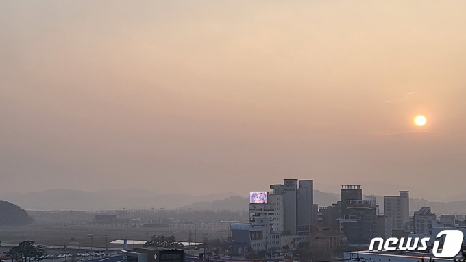 미세먼지가 낀 순천도심 모습(전남도 제공) 2023.1.6/뉴스1 ⓒ News1 전원 기자