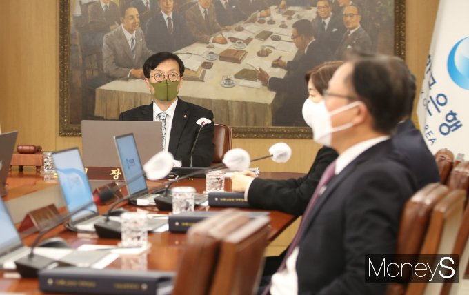 이창용 한국은행 총재가 지난11월24일 오전 서울 중구 한국은행에서 열린 금융통화위원회 본회의를 주재하고 있다./사진=임한별 기자