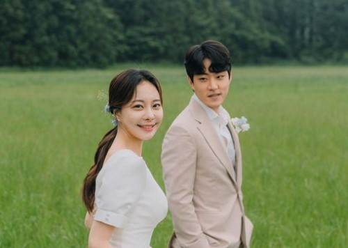 모델 겸 방송인으로 활동 중인 인플루언서 아옳이(본명 김민영·32)가 남편 서주원(29)과의 이혼설에 휘말렸다. /사진=아옳이 인스타그램