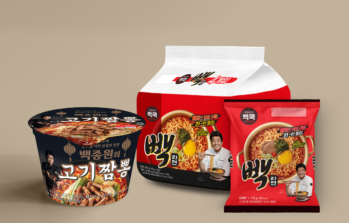 더본코리아가 이마트와 CU를 통해 라면 제품을 출시했다. 사진은 고기짬뽕(왼쪽)과 빽라면. /사진제공=더본코리아