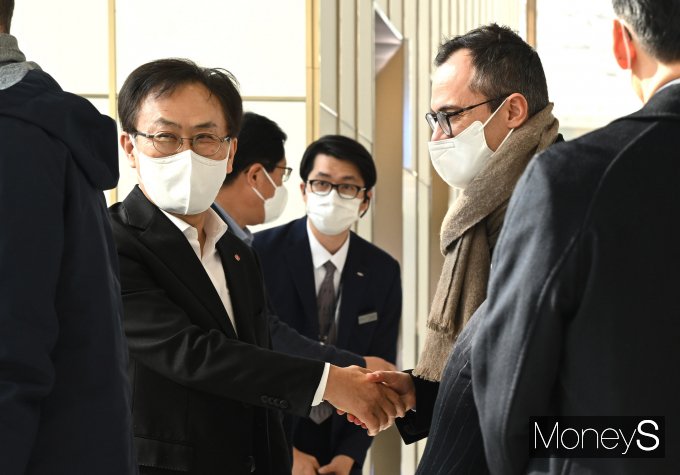 [머니S포토] 롯데 VCM 참석하는 김교현 롯데케미칼 부회장