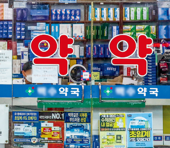 원료의약품의 국산화 중요성이 커지고 있다. 국민 보건과 생명에 큰 영향을 끼칠 수 있고 산업적으로도 중요도가 커지고 있어서다. 하지만 채산성 등의 문제로 단기간 원료의약품 자급률을 높이기 쉽지 않아 정부와 업계의 고심이 클 것으로 보인다. /사진=뉴시스 정병혁 기자