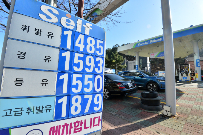 전국 주유소 판매 휘발유 가격이 2주 연속 올랐다. 사진은 경북 포항 소재 주유소. /사진=뉴스1