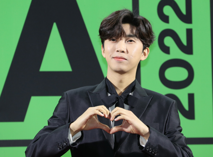 티빙이 가수 임영웅 팬을 위해 2022 임영웅 콘서트 '아임 히어로(IM HERO) ? 앵콜'(앙코르) VOD를 초고화질로 제공한다. 사진은 지난해 11월 '2022 멜론뮤직어워즈'(MMA2022) 레드카펫 행사에 참석했던 임영웅. /사진=뉴스1