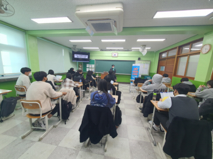 ‘찾아가는 불법사금융 피해상담소’ 운영 모습. / 사진제공=경기도