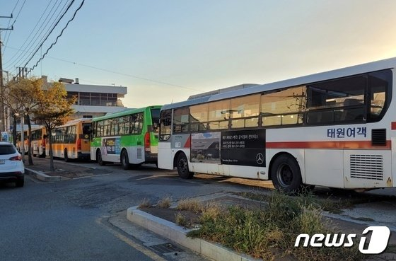 전남 목포에서 버스운행 중단이 장기화 되고 있다. '멈춰선 버스'/뉴스1