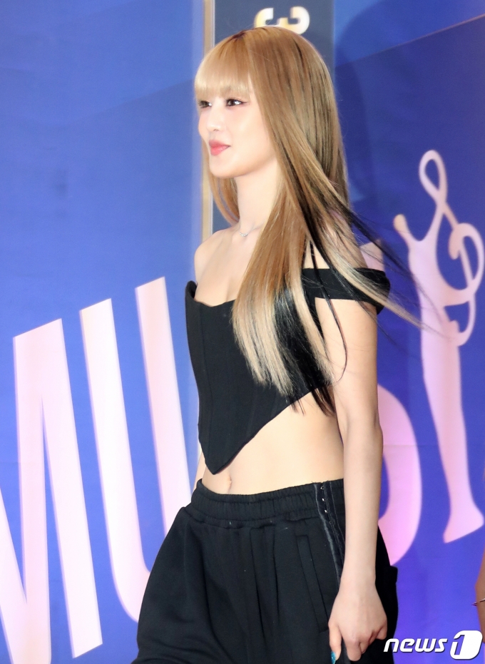 [사진] (여자)아이들 민니, 파격 의상
