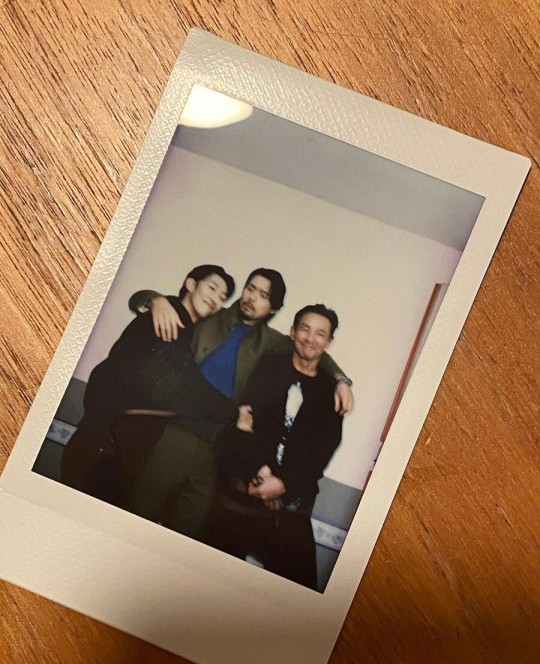 배우 강기영이 영화 '교섭' 100만 돌파를 기념하며 폴라로이드 사진을 공개했다./사진=강기영 인스타그램