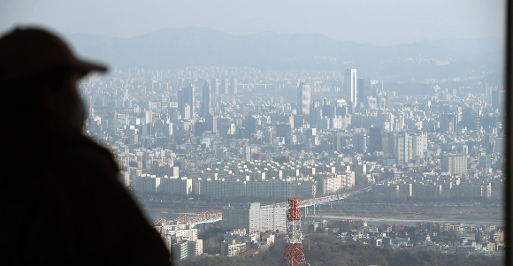 서울 중구 남산에서 바라본 도심의 아파트 단지./사진=뉴스1