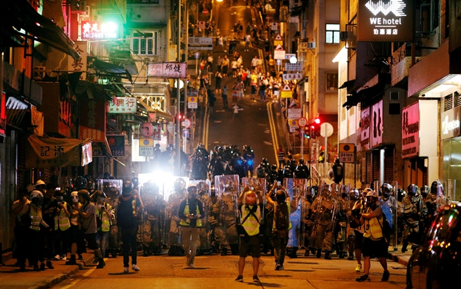 지난 26일(현지시각) 조 바이든 미국 대통령이 홍콩 민주화 운동 인사들의 미국 체류 기한을 2년 연장했다. 사진은 지난 2019년 홍콩 민주화 시위 모습. /사진=로이터
