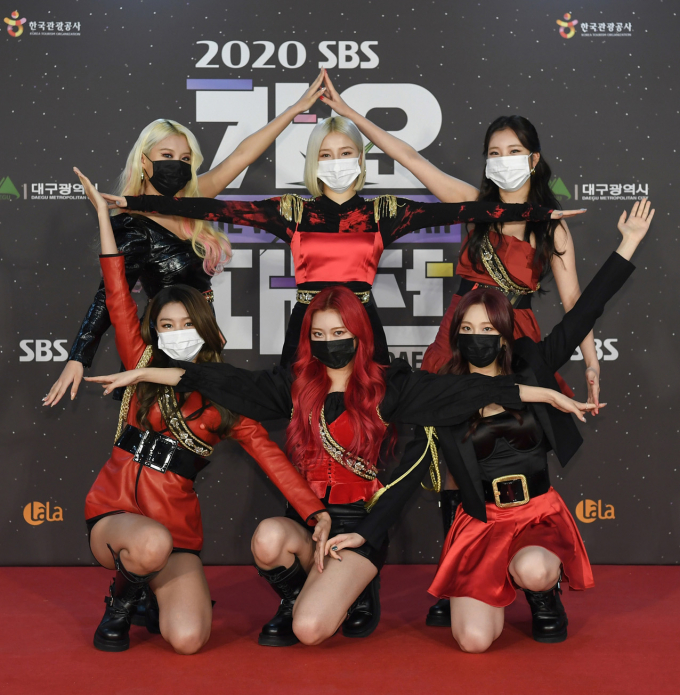 걸그룹 모모랜드 멤버 전원이 소속사와 전속 계약을 종료하며 사실상 해체했다. 사진은 지난 2020년12월25일 온택트로 진행된 '2020 SBS 가요대전 in DAEGU'(SBS 가요대전)에 참석한 모모랜드. /사진=뉴스1