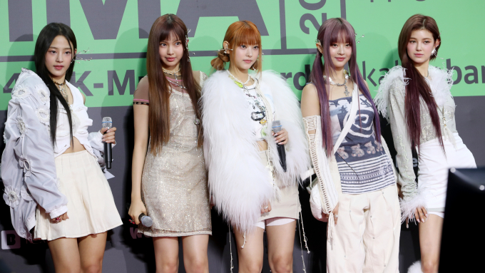 뉴진스(NewJeans) 민지(왼쪽부터) 혜인, 해린, 하니, 다니엘이 '2022 멜론뮤직어워즈(MMA2022)' 레드카펫 행사에 참석한 모습./사진=뉴스1