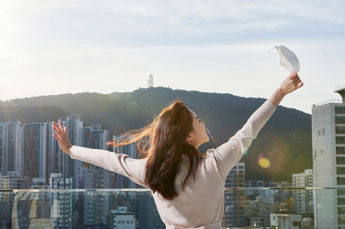 30일 실내 마스크 착용 의무가 부분 해제됐다. 이에 의료기관과 약국, 대중교통 탑숭 중을 제외하면 마스크를 벗어도 된다. 사진은 기사 내용과 무관. /사진=이미지투데이