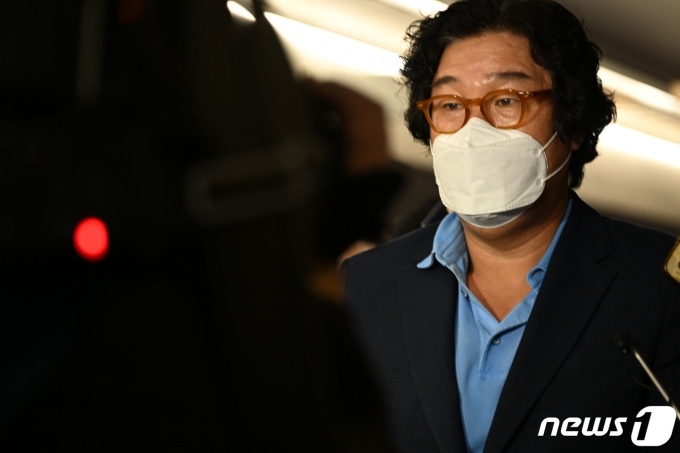 해외 도피생활 중 태국에서 체포된 김성태 전 쌍방울그룹회장. 2023.1.17/뉴스1 ⓒ News1 공항사진기자단