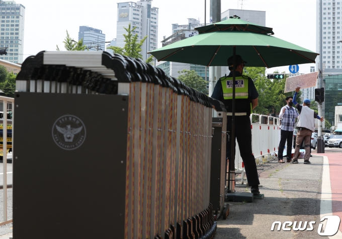 서울 용산구 대통령 집무실 인근에 설치된 바리케이드 모습. ⓒ News1 신웅수 기자