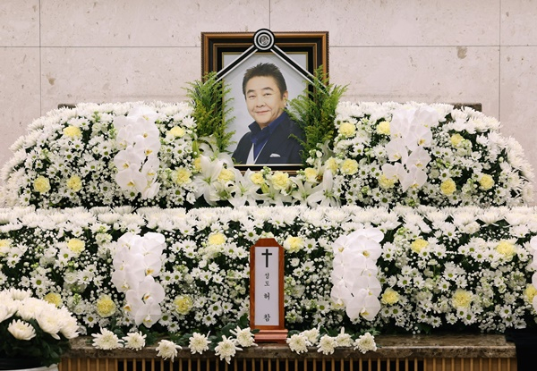 방송인 허참이 세상을 떠난 지 1년이 됐다.사진은 지난해 2월1일 서울 풍납동 서울아산병원 장례식장에 마련된 방송인 허참의 빈소. /사진=뉴스1
