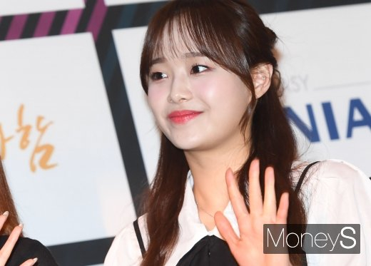그룹 이달의 소녀 츄가 퇴출 통보부터 연예활동 금지 진정 제출까지 소속사와의 사이에서 불거진 갈등에 대해 조만간 입장을 밝히겠다고 알렸다. 사진은 지난 2020년 서울 중구 장충동 신라호텔에서 열린 '2020 브랜드 고객충성도 대상' 시상식에 참석한 츄. /사진=장동규 기자